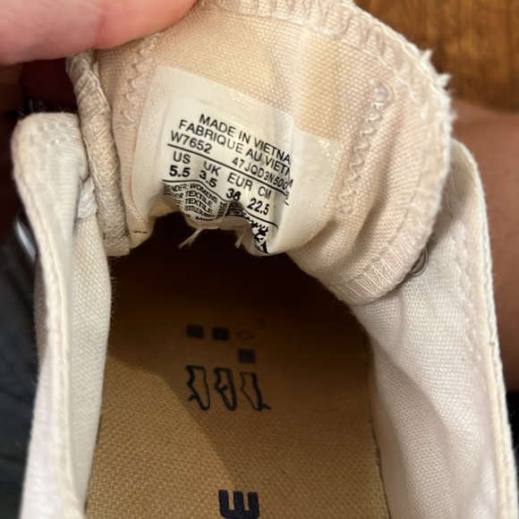 WHITE CONVERSE LOW TOP SNEAKERS - SIZE 5.5 - Picture 8 of 8